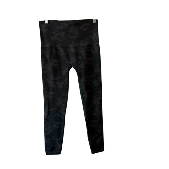 Spanx Black Camo High-Waisted Leggings 2X Provide Style And Comfort With A Sleek - Picture 1 of 4